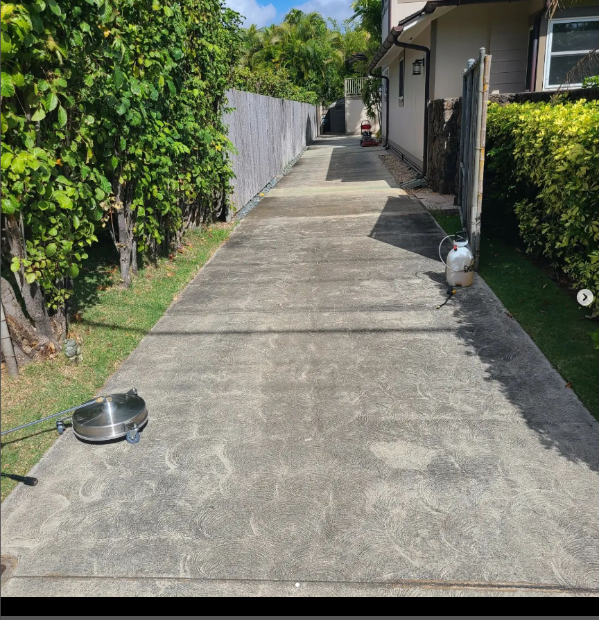 Setting a New Standard: PARADISE POWER WASHING LLC's Driveway Cleaning Excellence in Honolulu